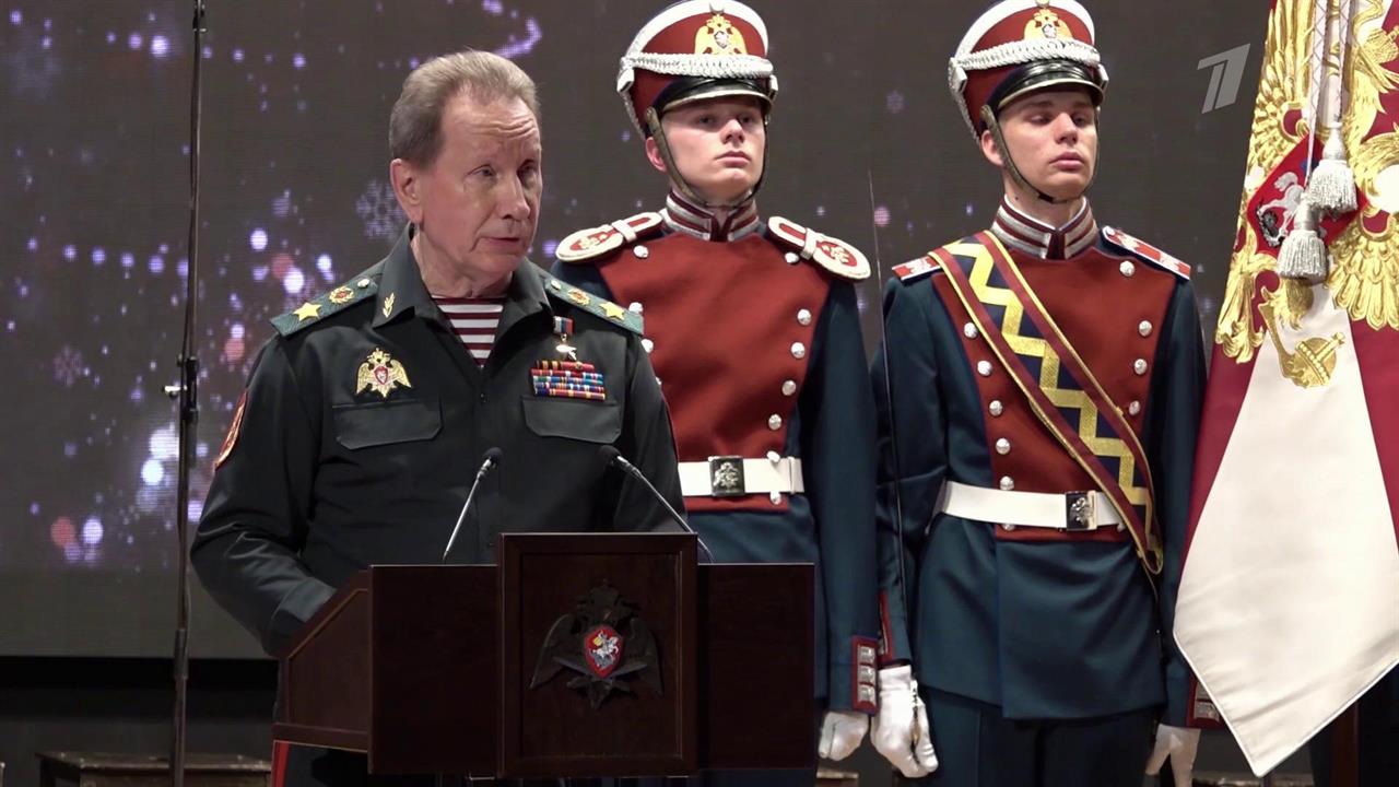 Виктор Золотов поздравил сотрудников Росгвардии с Новым годом и вручил награды бойцам. смотреть онлайн