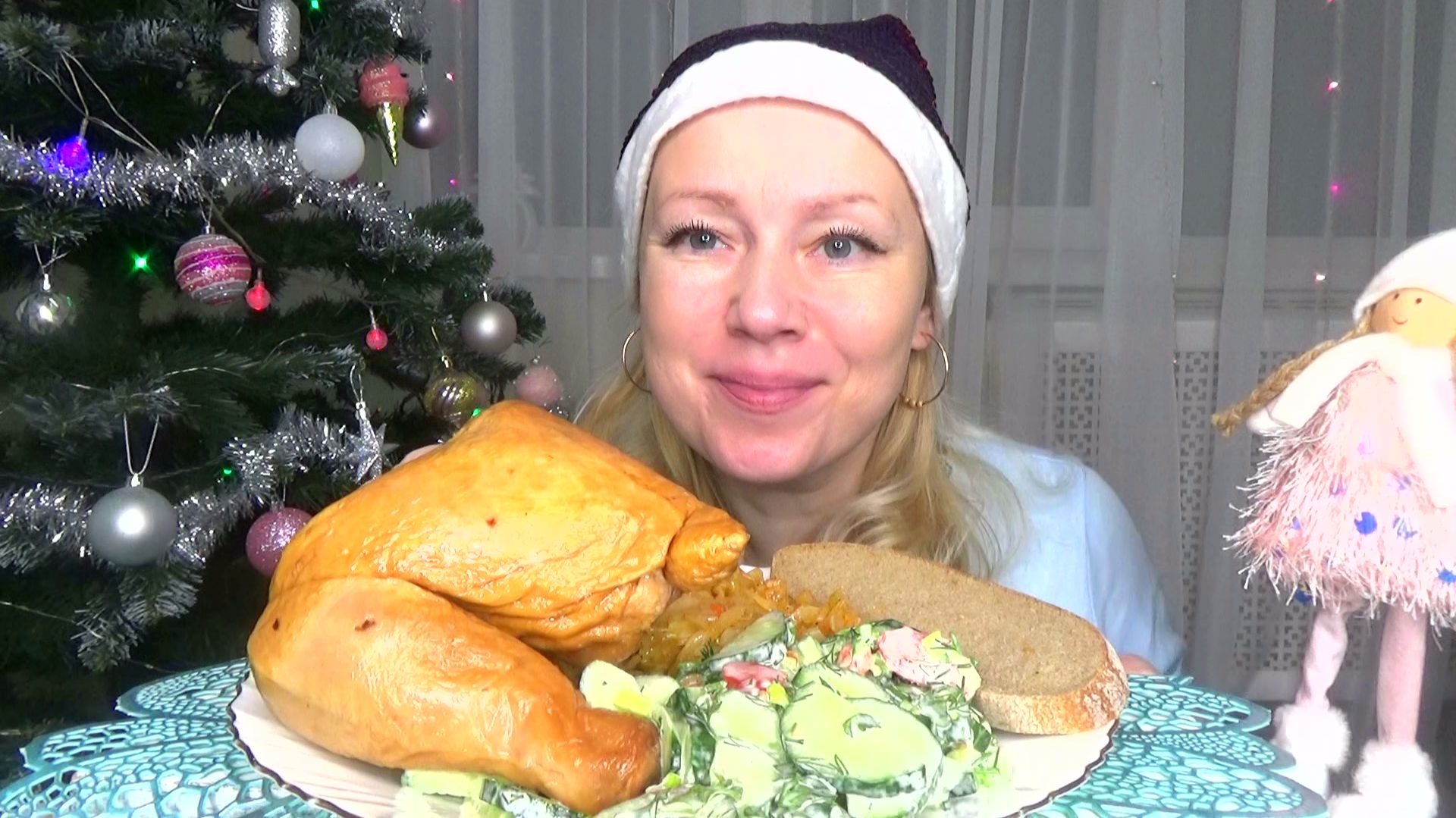 Мукбанг капуста тушеная, куриный окорок копченый, салат овощной. Еда. смотреть онлайн