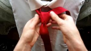 завязать галстук