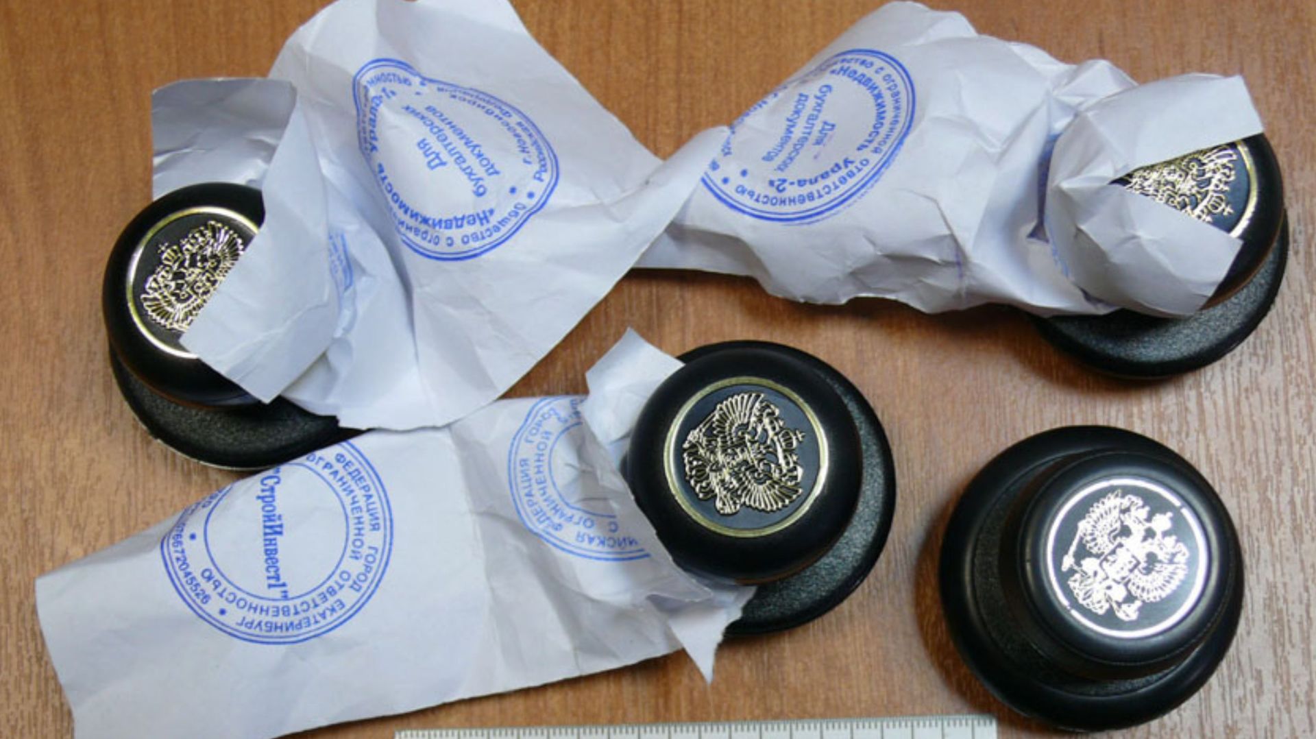 Полицейские ликвидировали сеть подпольных типографий, печатавших поддельные документы в Москве смотреть онлайн