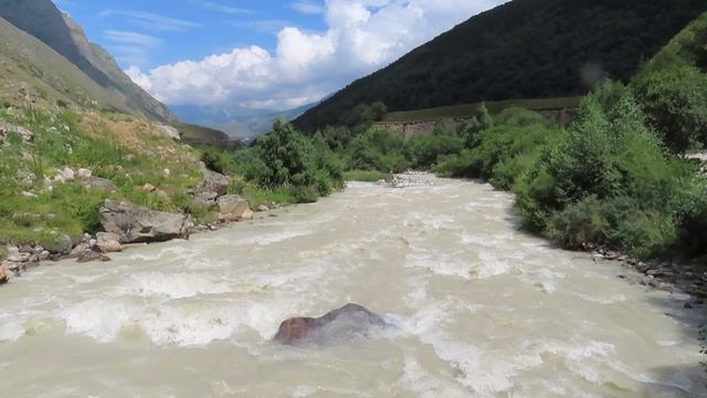 Бушующая горная река! смотреть онлайн