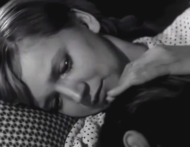 Юная Анастасия Вознесенская и Вадим Бероев в музыкальной композиции.