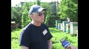 Пчеловод с Израиля даёт интерьвью у меня на пасеке