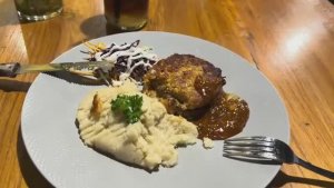 Беженец🇮🇩Бали. ОПЯТЬ： Г0ВНО-ЕДА. В ПОИСКАХ МЫЛА. ОТЕЛЬ