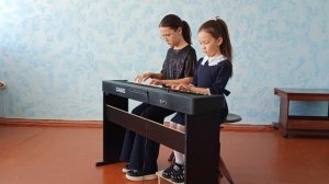 "Птичка" (украинская народная песня), исполняют Молоземова Маргарита, Ганеева Тамила