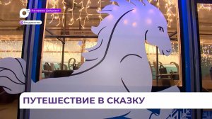 Во Владивостоке из депо на улице Борисенко вышел новогодний трамвай