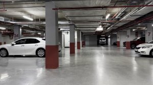 Обзор подземной парковки в апарт-отеле Ламонт с уютными номерами, чудесной SPA-зоной, кафе и лобби