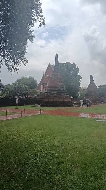 Это — центр мира. По мнению Сиама. смотреть онлайн