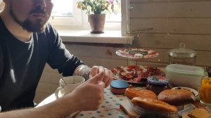 Ещё один день с сыном/Почистил снег/Чай с пирожками/Нажарил картошки