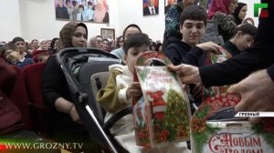 Воспитанникам реабилитационного центра передали новогодние подарки и сладости