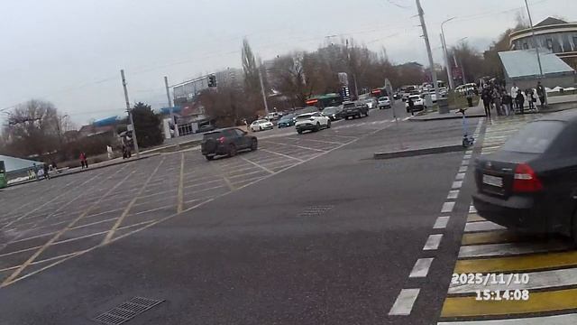 Нарушение ПДД - проезд на "красный" , не пропустил пешех смотреть онлайн