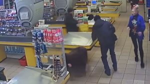 В Донецке мужчина открыл беспорядочную стрельбу из автомата в супермаркете