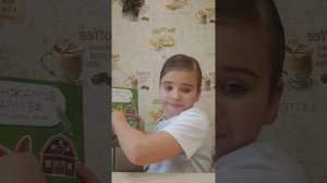 это я вырезаю бумажную ферму 
1 часть 
скоро будет вторая часть