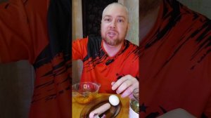 Мукбанг. Варёные сосиски с яйцом, салатом и огурцами. Раскрой и подтягивания.