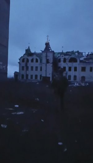 Эвакуация мирных жителей из храма в мкр. "Лазурный" в Красноармейске ( Покровске) бойцами ВС РФ.