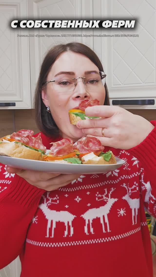 Еда чтобы "фоткали": метровая закуска на столе! #закуска #новыйгод #новогодний #Черкизово #праздник смотреть онлайн