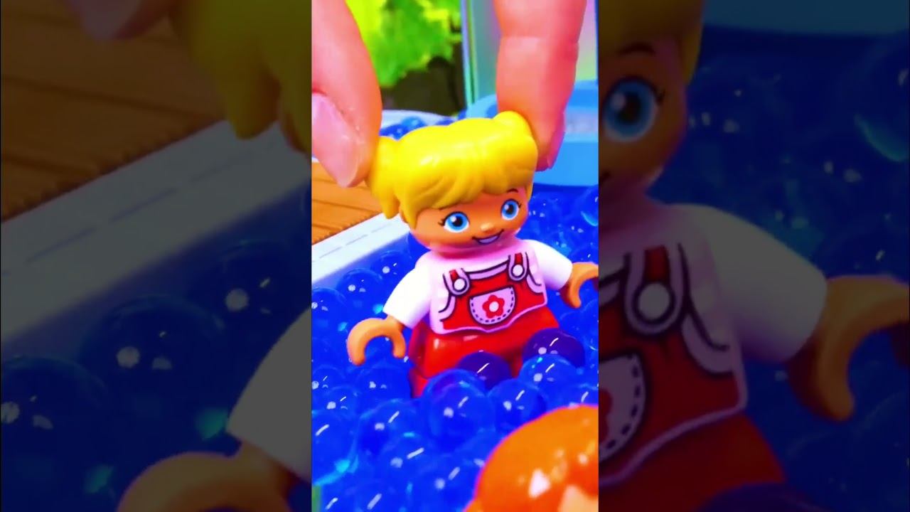 Приехали первые посетители АКВАПАРКА!  #игрушки #весело #длядетей смотреть онлайн