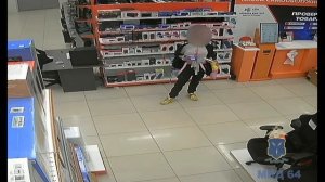 Саратовчанка нанесла ущерб магазину техники