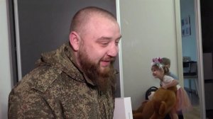 Уже по традиции военные "Южной" группировки поздравляют семьи сослуживцев.