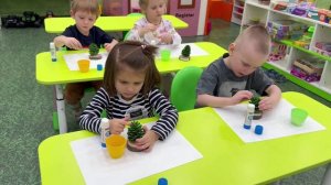 "ЕЛОЧКИ ПЕНЕЧКИ" творческая поделка у детей средней группы Funny Ant Malahovka