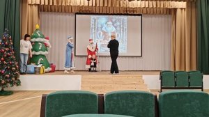 Стоят морозы, сходили на ёлку в ДК, Саня идёт на поправку.