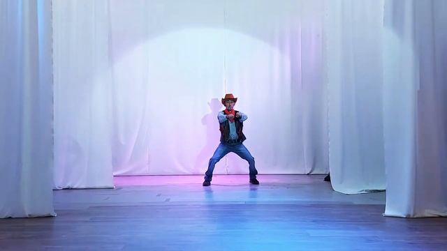 Кузьмин Семен, с.Кердем Хангаласский улус. Танец "Ковб? смотреть онлайн