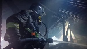 Истории подвигов спасателей в репортаже Первого канала.