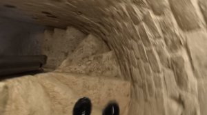 1000091950 Вниз по ступеням колокольни.mp4