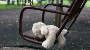 Женщина снимала на видео изнасилование дочери инвалидом-колясочником