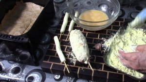 Аэрогриль. Сырные палочки в мясной шубке