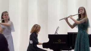 Ф.Гобер «Греческий дивертисмент» дуэт флейт Анна Чернега 8 класс, Вера Корюхина 7 класс