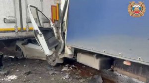 Семь автомобилей столкнулись на трассе в Дагестане, три человека пострадали