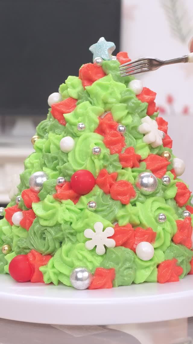 Самый маленький торт ЕЛКА В МИРЕ! 😱 Новогодний мини торт 🎄 Мини Кухня смотреть онлайн