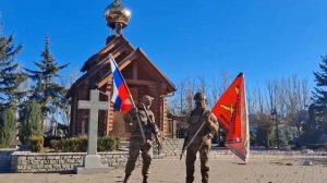 Восток" стоят в самом центре ГУЛЯЙ-ПОЛЕ, гордо поднимая российский флаг.