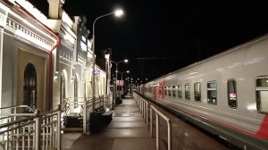 Поезд № 45 СПб – Иваново отправляется со станции Чудово-Московское в ливень