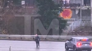 🇺🇸Классика из США
Просто какой-то тип в Сиэтле прогуливался по дороге в ожидании полицейских…🔽🔽