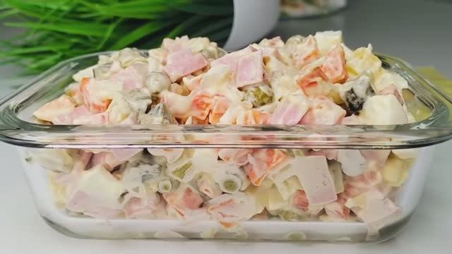 Традиционный Оливье на Новый Год мой рецепт🥗 смотреть онлайн