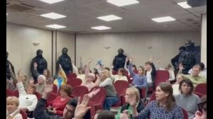 В Петербурге ФСБ прервало собрание, где люди молились за здоровье Зеленского