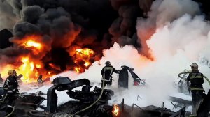 Сотрудники МЧС отмечают профессиональный праздник.