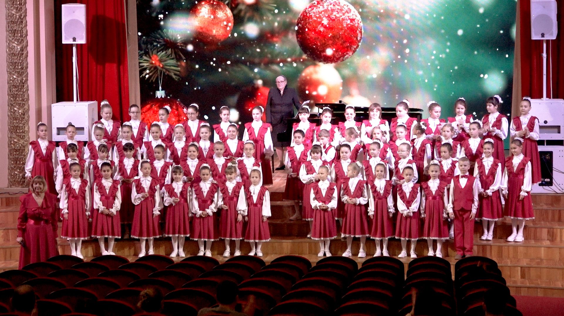 Новогоднее представление хора "Родничок" смотреть онлайн