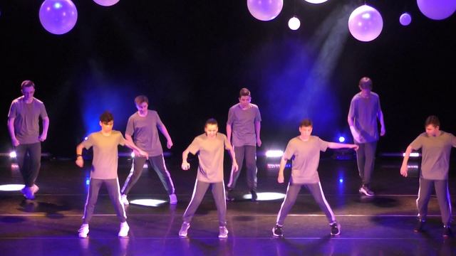 Старшая группа мальчиков танцевальной студии D.I.V в ДК им. Воровского (23.04.20 смотреть онлайн
