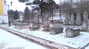 1000091884 Некрополь монастыря.mp4