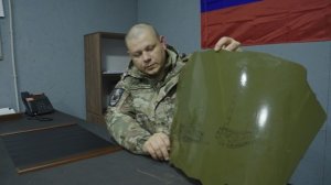 Боец ВС РФ с позывным Север нарисовал ЗРК С-300В на обломке украинского самолета
