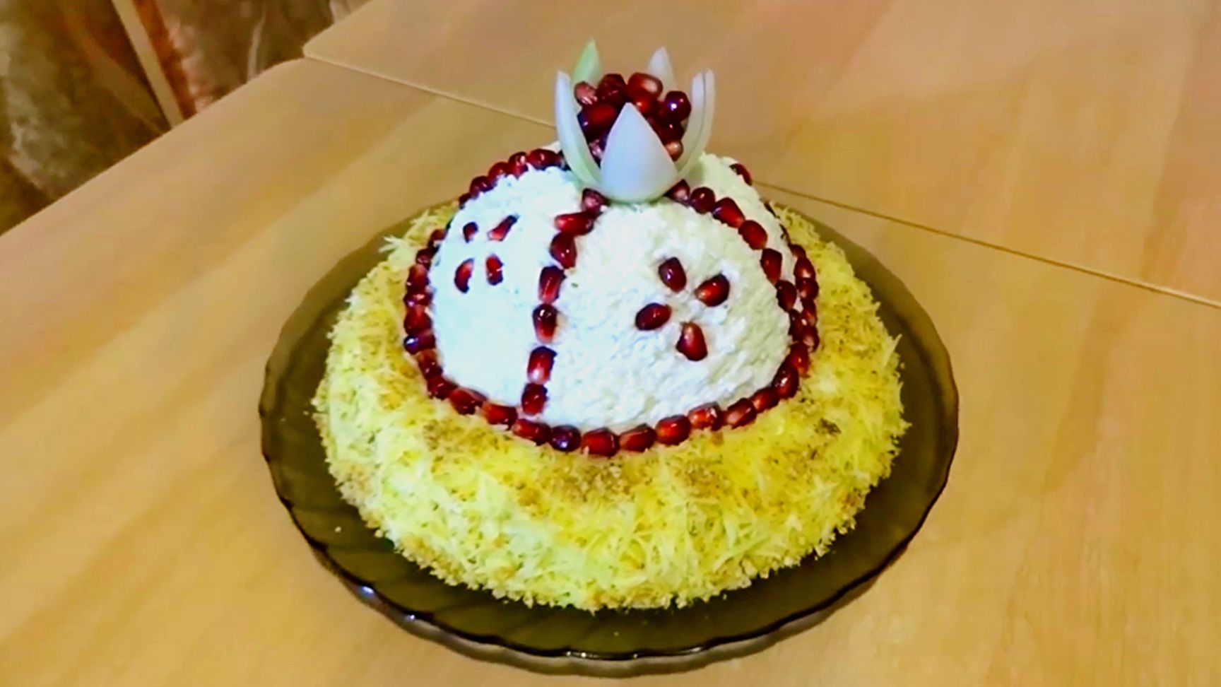 Салат Шапка Мономаха - праздничная закуска с курицей и гранатом смотреть онлайн