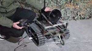 Бойцы ВС РФ принуждают ВСУ к сдаче с помощью тележки с громкоговорителем