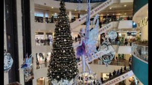 Дождливый новогодний Петербург — город отражений, света и настроения!) 🎄