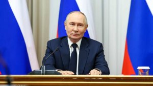 Запад видит российскую угрозу в лосях-шпионах, котах-диверсантах и даже огурцах