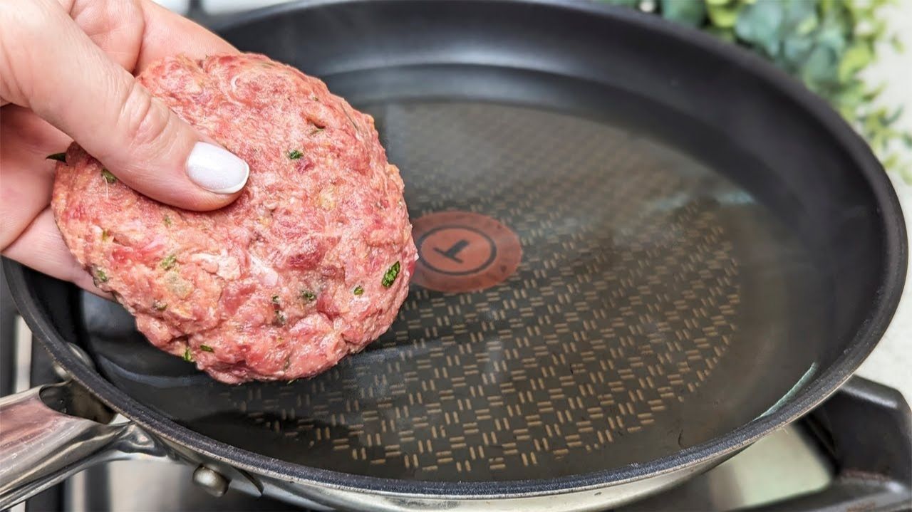 Готовлю уже много лет вместо КОТЛЕТ для перекуса! Мы их просто обожаем! ОСТАНОВИТЬСЯ БУДЕТ СЛОЖНО! смотреть онлайн