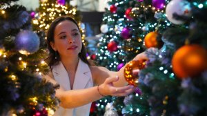 Новый год напрокат: россияне стали чаще арендовать елки и нанимать дизайнеров