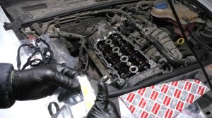 Замена прокладки крышки клапанов на АУДИ А6 2008 AUDI A6 2,0 BPJ